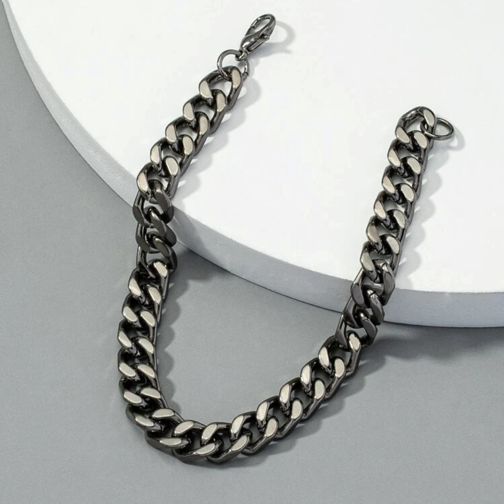 ⭐️ Awesome Gun Black Chainlink Cuban Chain Bracelet ⭐️